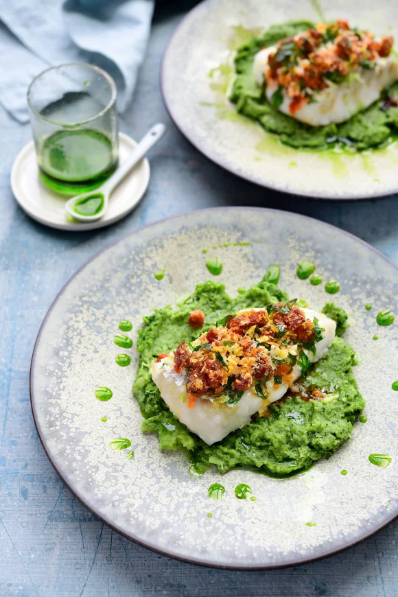 Gebakken kabeljauwhaasje met chorizo-kruidenkorst en broccolipuree