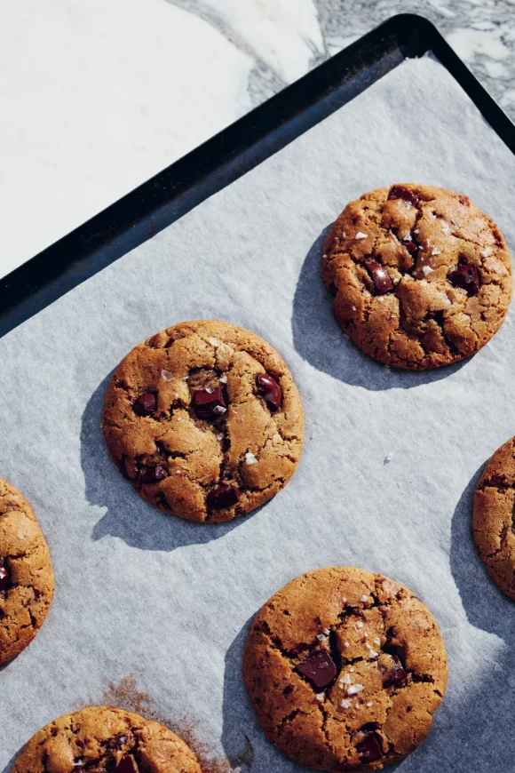 Vegan chewy chocolate chip cookies
