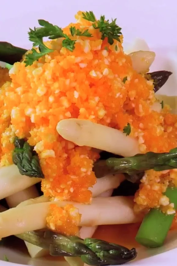 Mimosa van ei met asperges