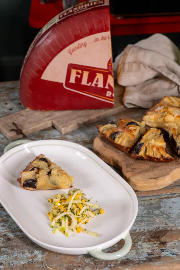 Hartige appeltaart met bloedworst en een witloofslaatje