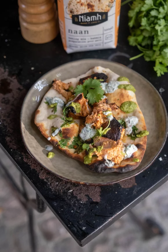 Tandoori vleesspiesjes met naanbrood