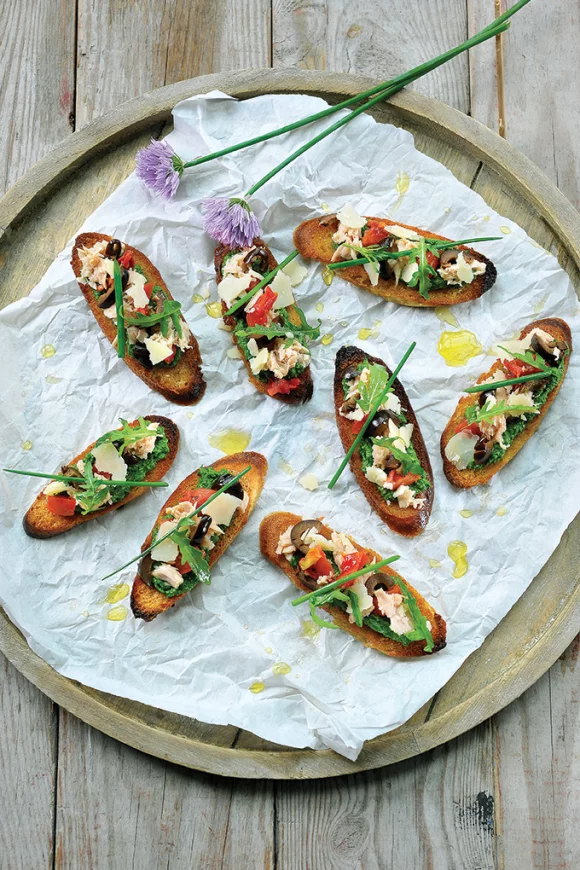Zuiderse bruschetta met tonijn en rucolapesto