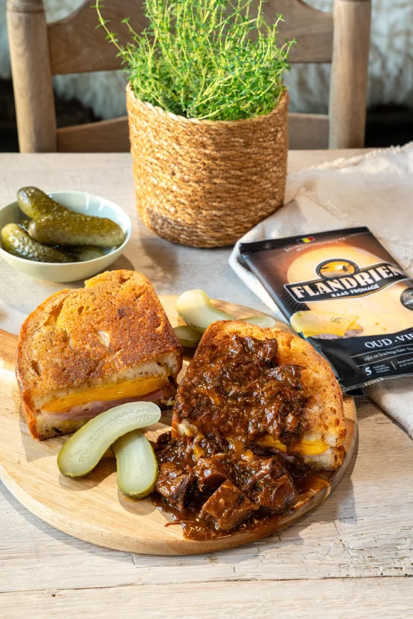 Croque monsieur met ragout van runderwang