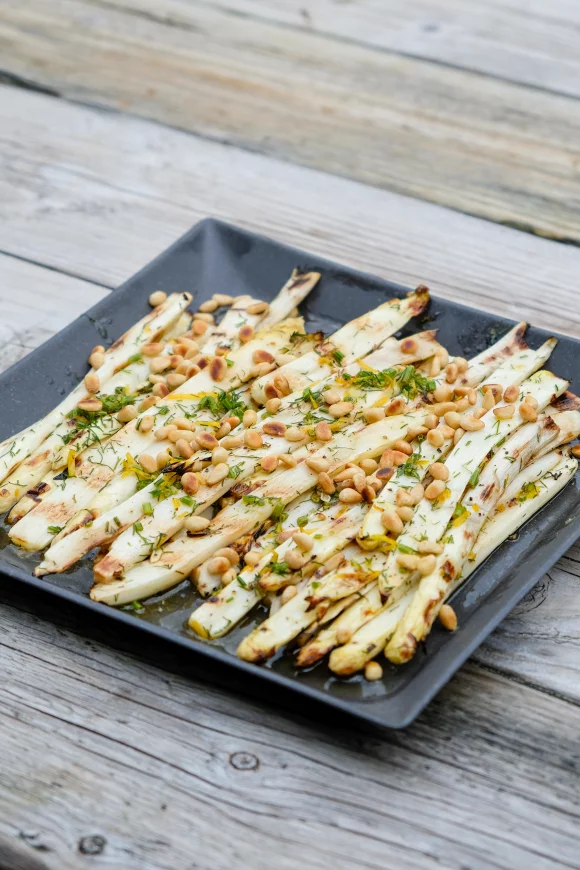 Gegrilde asperges met citroendressing