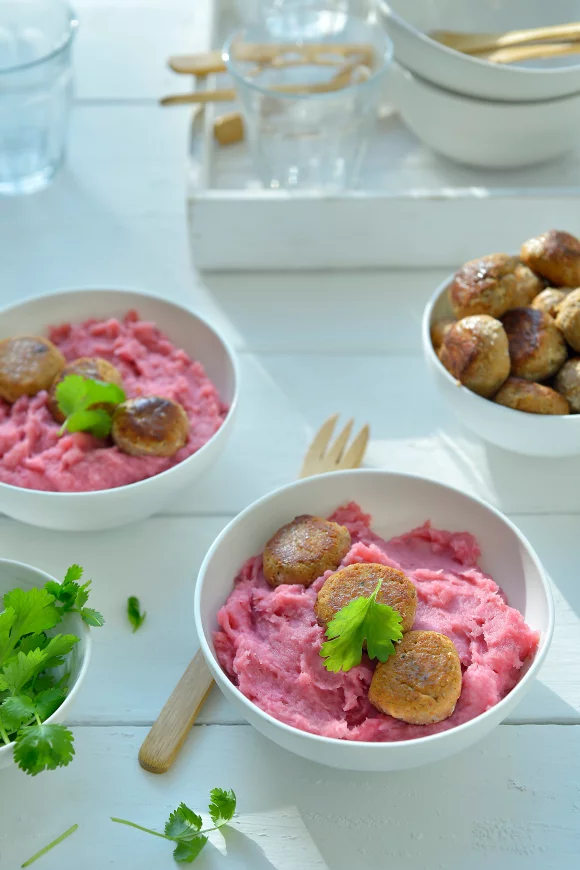 Pastinaak-rode bietenpuree met zalmballetjes