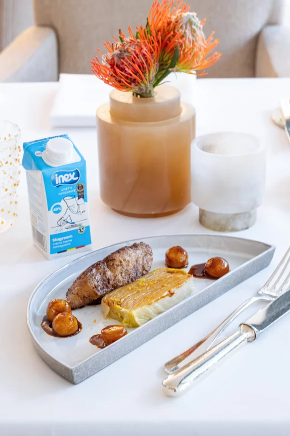Kalfszwezerik met millefeuille van witloof