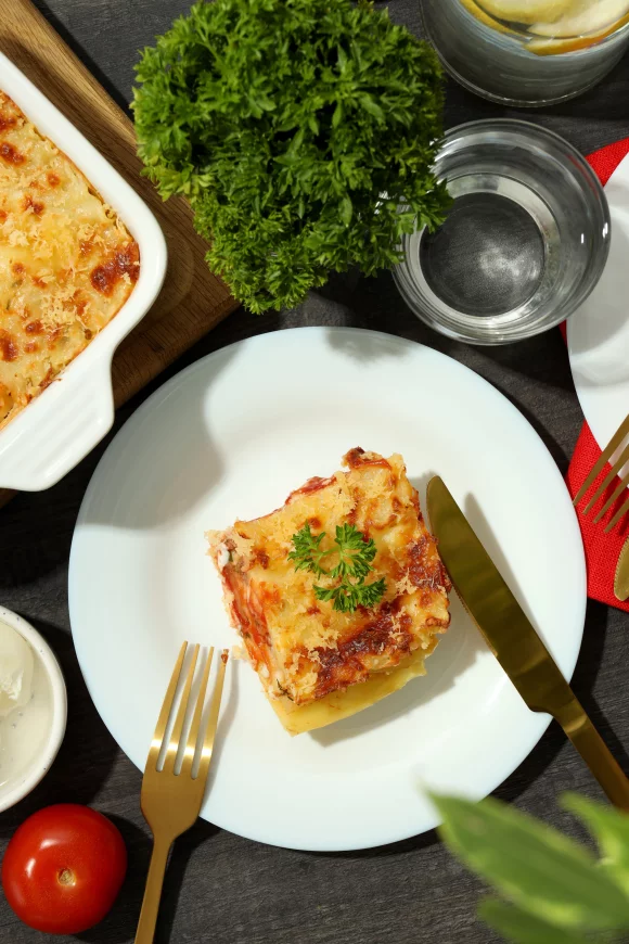 Lasagne tradizionale met een typisch Italiaans slaatje
