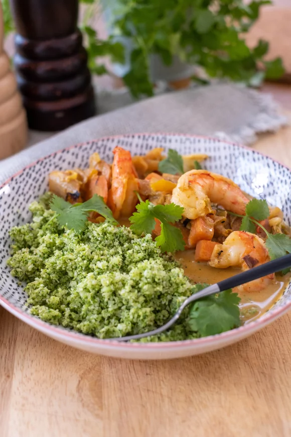 Scampi in curry met broccolirijst