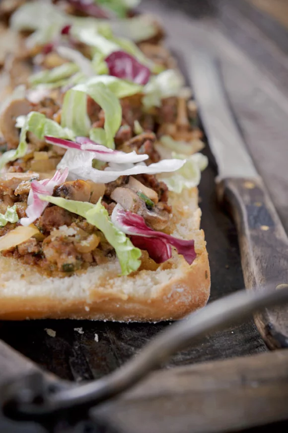 Ciabatta con carne uit de oven