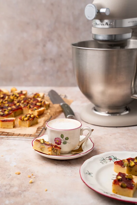 Boterkoek met pistache en aardbei