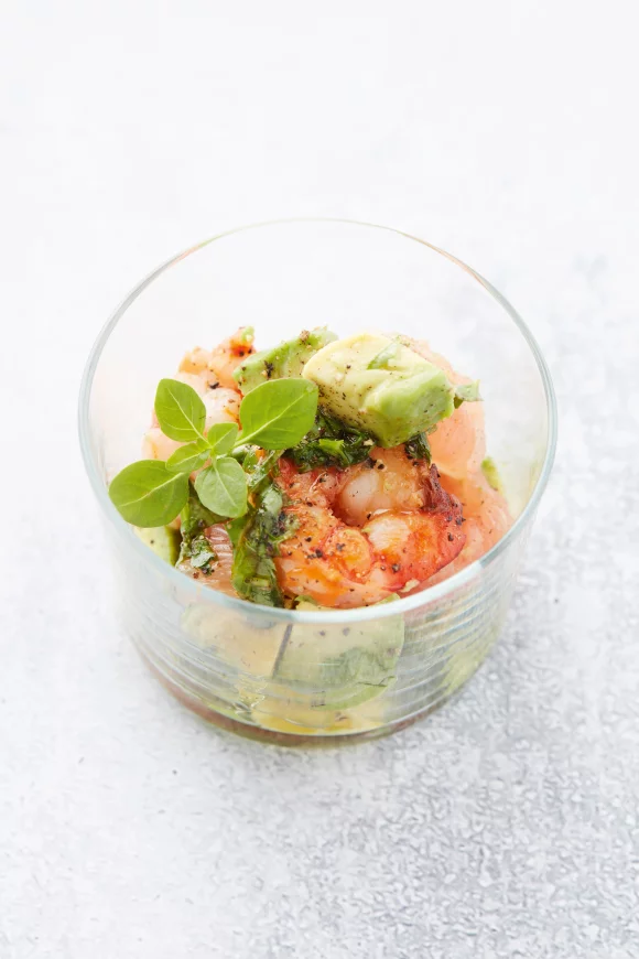 Hapje met scampi en pomelo