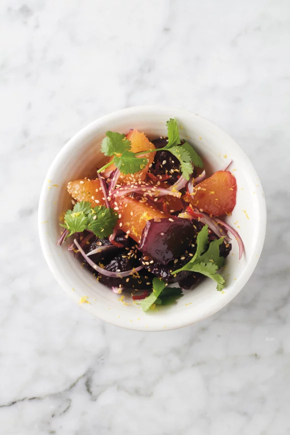 Thaise salade van gepofte rode biet