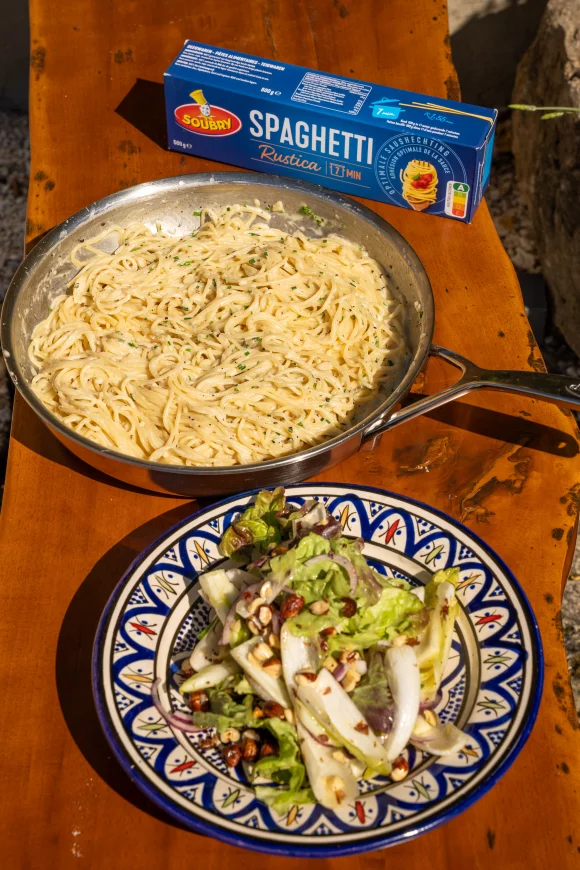 Spaghetti met looksaus en een frisse salade