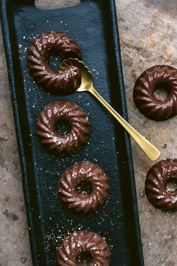 Vegan chocoladepudding met gezouten karamel