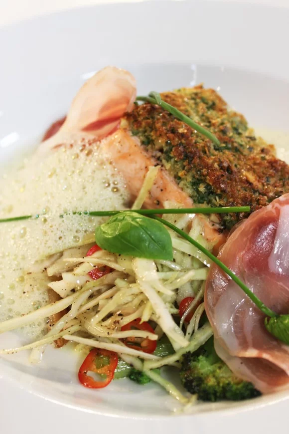 Gegratineerde zalm met witte kool en pancetta