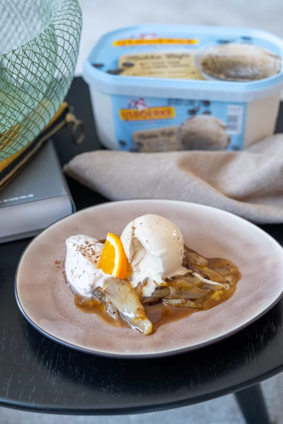 Gekarameliseerd witloof met koffie-ijs en speculaasroom
