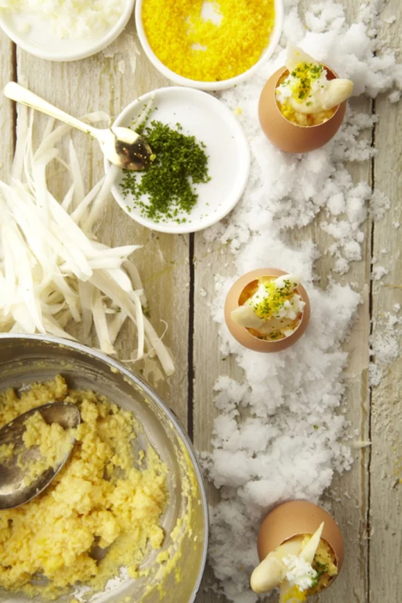 Feestelijk roereitje met asperges