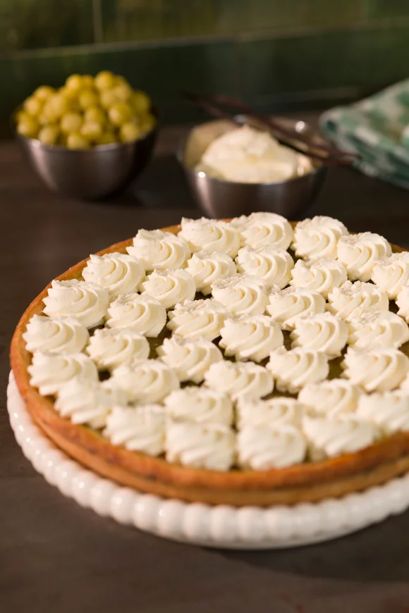 Kruisbessenvlaai met vanilleslagroom