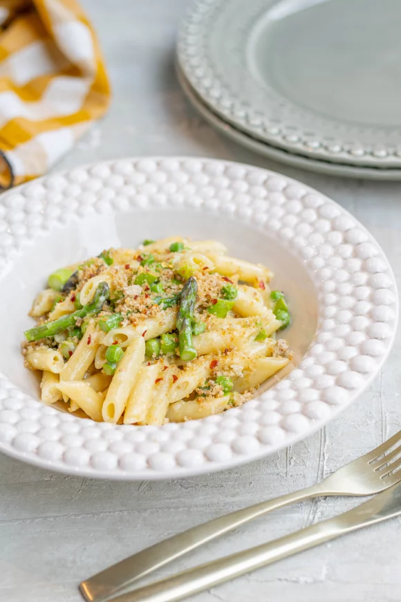 Boterige citroenpasta met Parmezaan en groenten