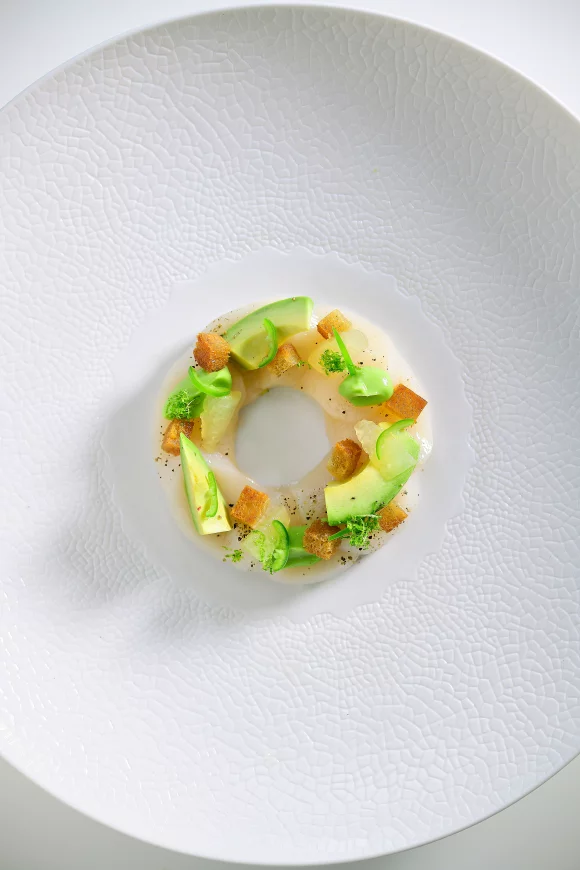 Sint-Jakobsvruchten met crème van avocado en limoen