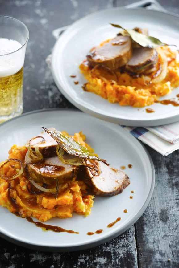 Gekaramelliseerd varkensvlees met wortelpuree