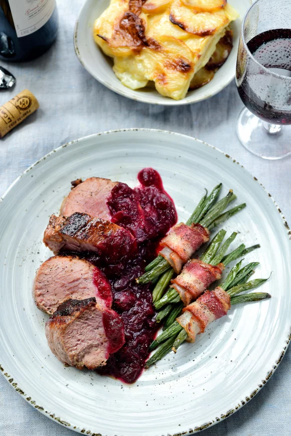 Varkenshaasje met boontjes in spek en gratin