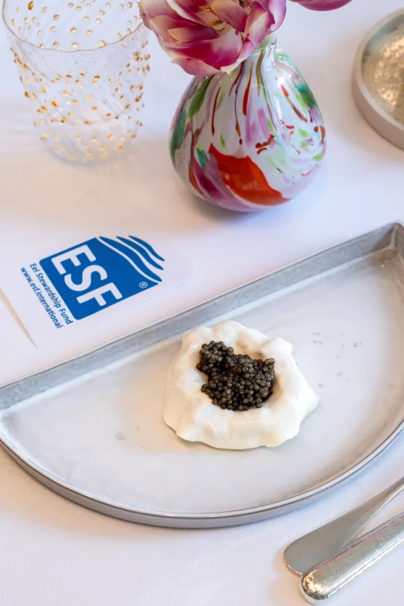 Pomme Moscovite met gestremde melk en kaviaar 