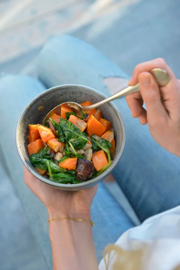 Vegan roompotje met zoete aardappel en spinazie