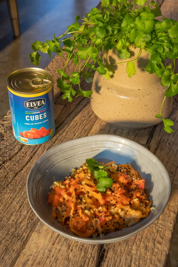 Bavette dumplings met kokos–tomatenjus 