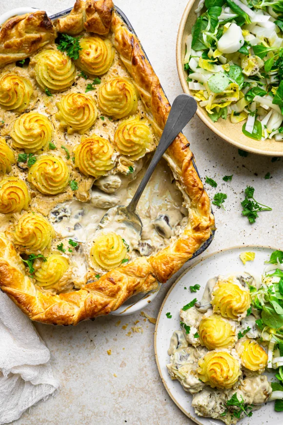 Vegetarische vol-au-vent met bladerdeeg en pommes duchesse
