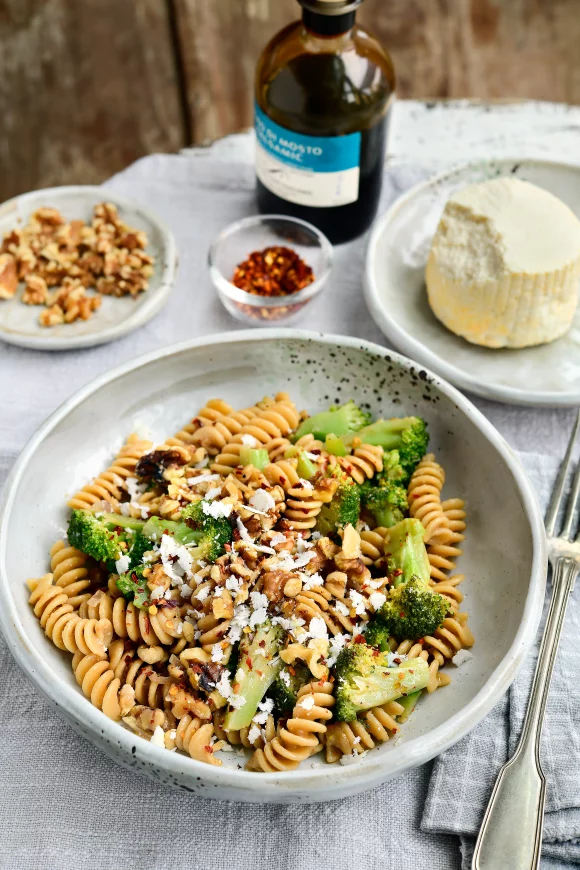 Pasta met broccoli, walnoten en beurre noisette