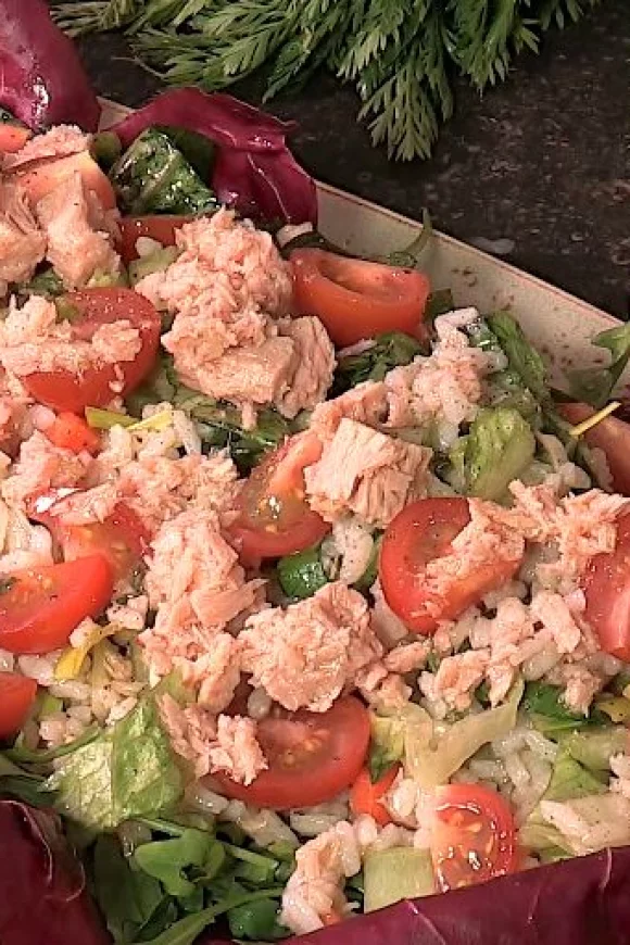 Italiaanse rijstsalade met tonijn