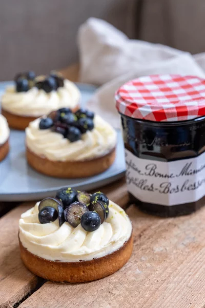 Blauwe bessentaartjes met frangipane