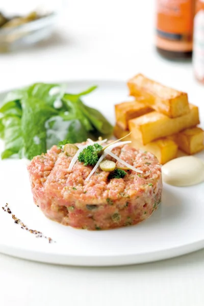 Steak tartaar met dikke frieten