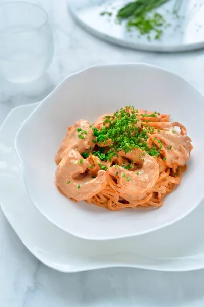 Pasta met scampi in tomatenroomsaus