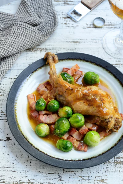 Konijn met trappist en spruitjes