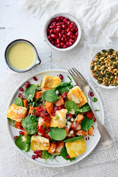 Zoete aardappelsalade met halloumi