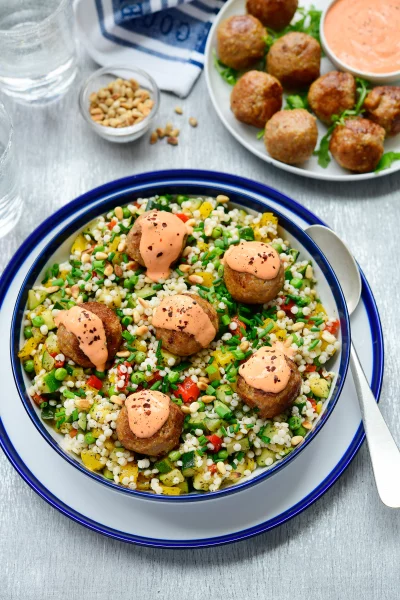 Parelcouscous met kippenballetjes 