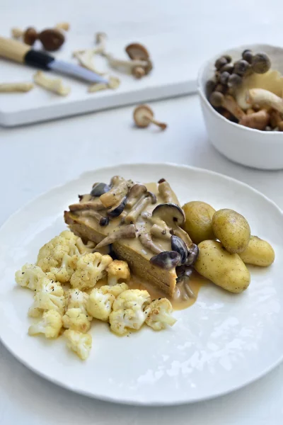 Gehaktbrood met champignonroomsaus en aardappeltjes