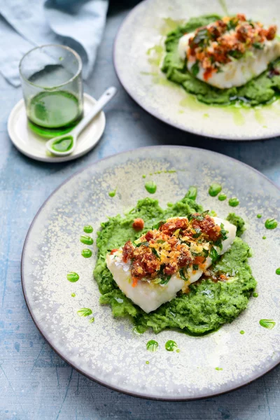 Gebakken kabeljauwhaasje met chorizo-kruidenkorst en broccolipuree