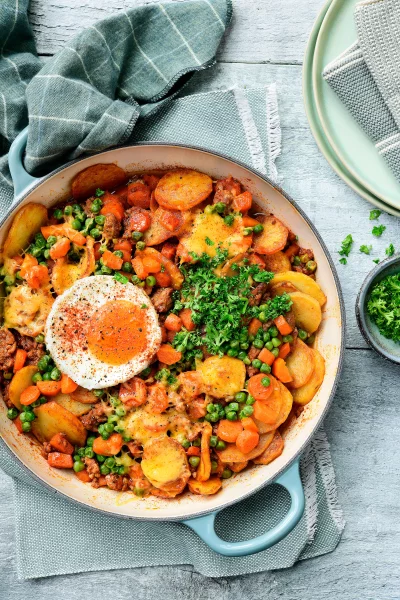 Aardappel-gehaktschotel met spiegelei