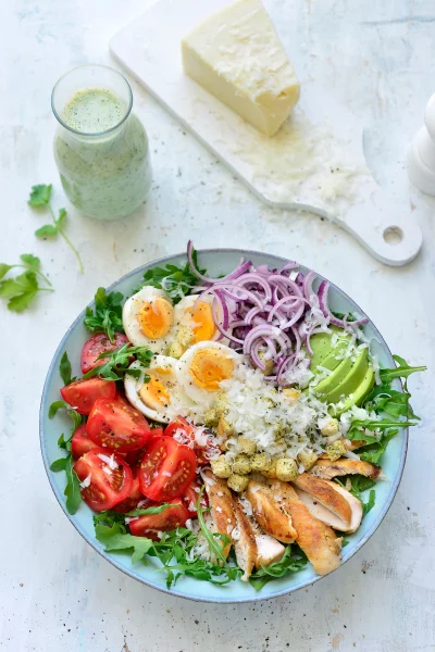 Salade met kip en avocadodressing