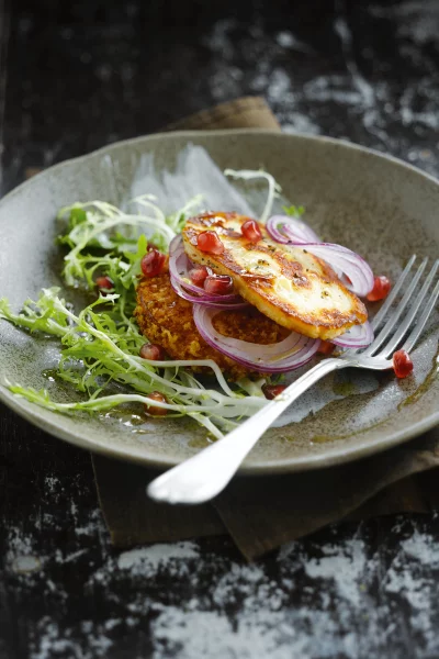 Gepaneerde knolselder met haloumi