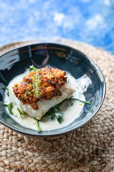Kabeljauwhaasje met tomatengremolata en jus van knolselder