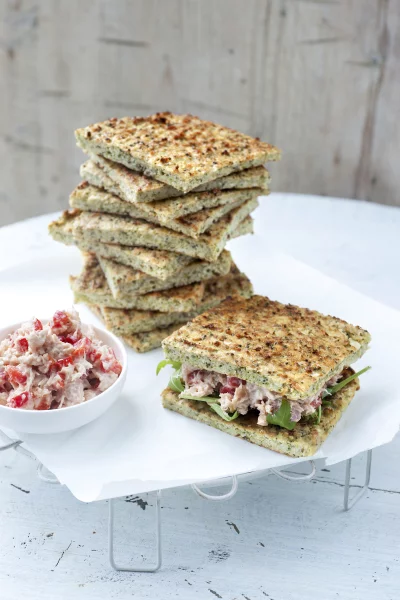 Gezond smoske met broccolibrood en tonijnsalade