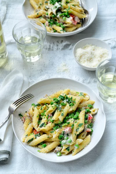 Pasta met mascarpone-witte wijnsaus en groentjes