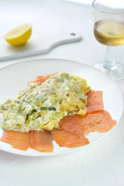 Pasta met gerookte zalm en prei