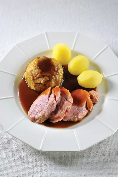 Varkenshaasje met bier en appeltjes uit de oven