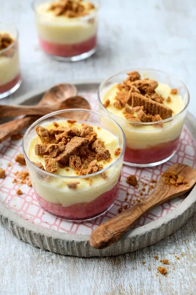 Vanillepudding met rabarber en speculaas