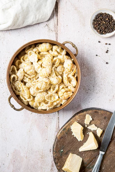Vegan pasta cacio e pepe